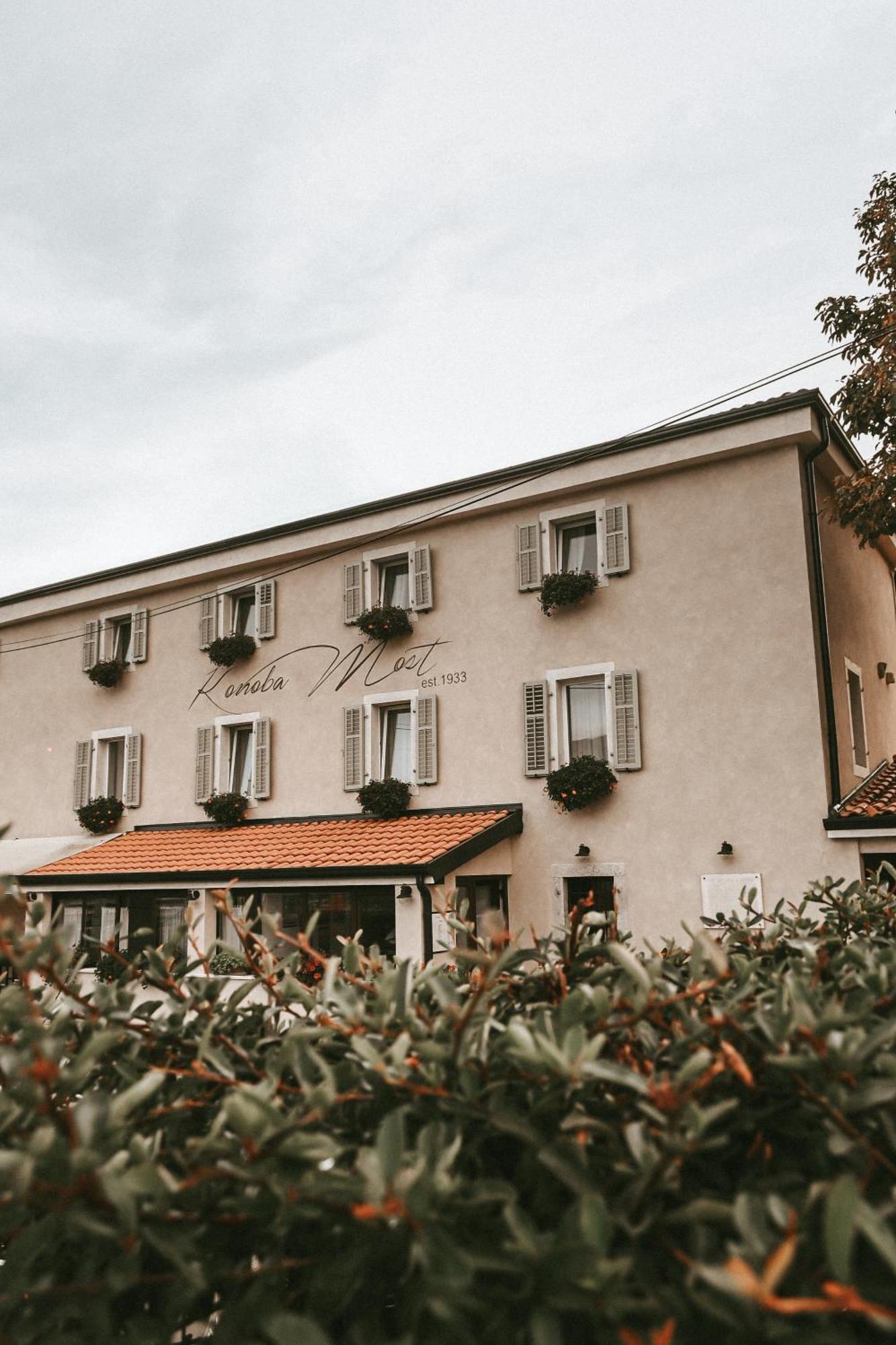Konoba Most Rooms Бузет Екстериор снимка